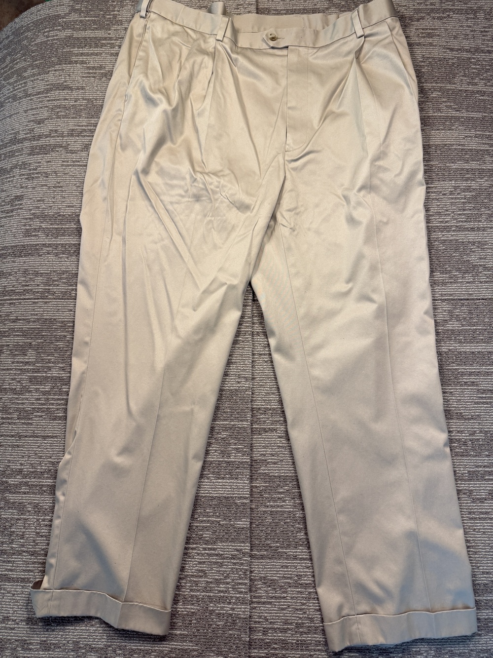 Roundtree & Yorke Gold Label Dress Pants Mens 42x30 Beige Pleated Straight
